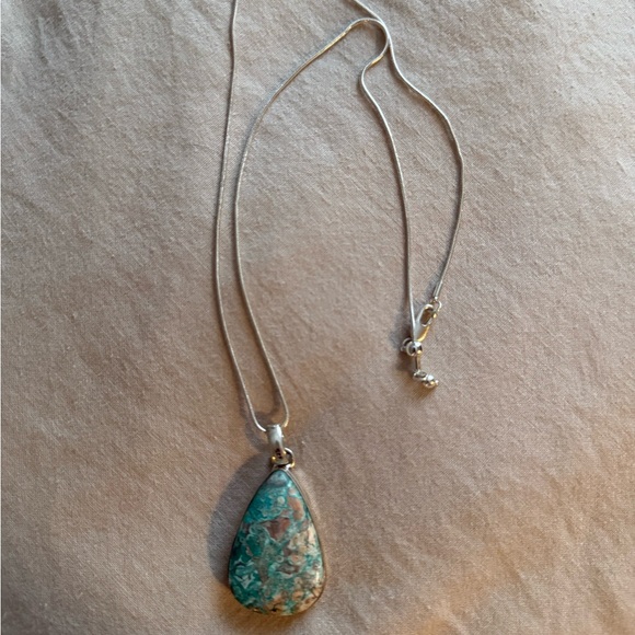 Elegant stamped sterling Silver and Turquoise Pendant Necklace - Picture 4 of 4